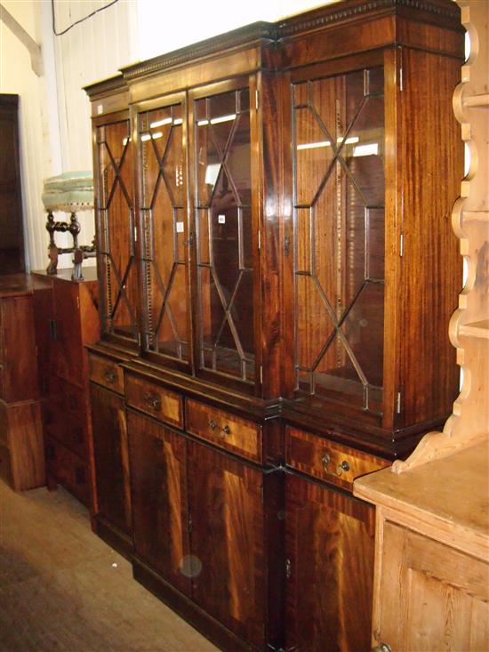 George III style mahogany breakfront library bookcase, 20th century(-)